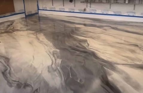 How Does Metallic Epoxy Differ from Regular Epoxy in Appearance?